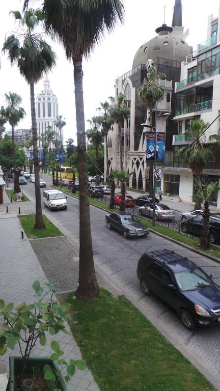 Ferienwohnung Cheap And Chic Batumi Exterior foto